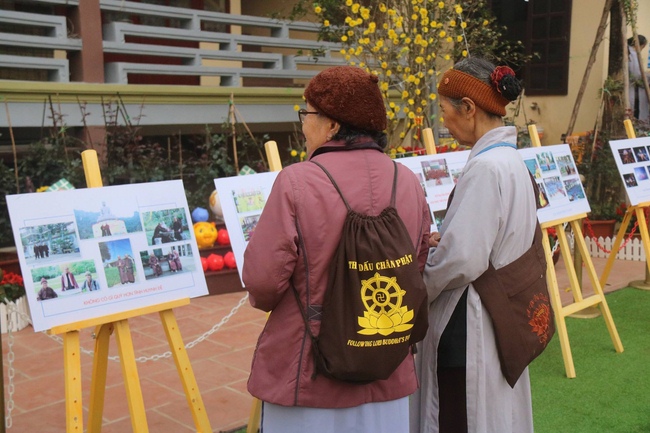 Hoa Phuc Pagoda: Ceremony of Thanking Dharma - The Dog's year-end photo exhibition
