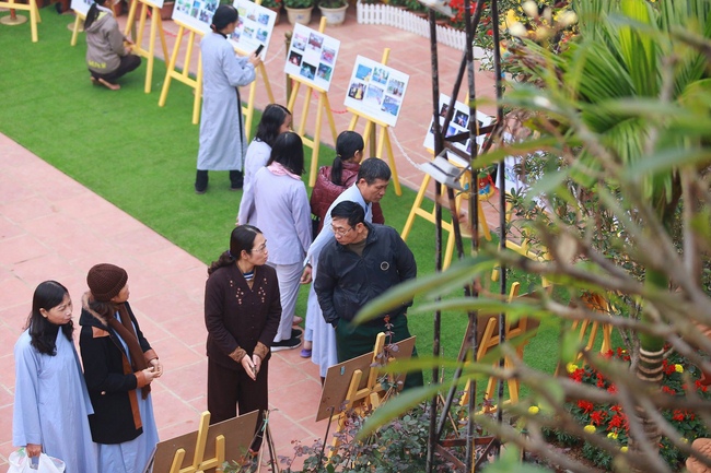 Hoa Phuc Pagoda: Ceremony of Thanking Dharma - The Dog's year-end photo exhibition