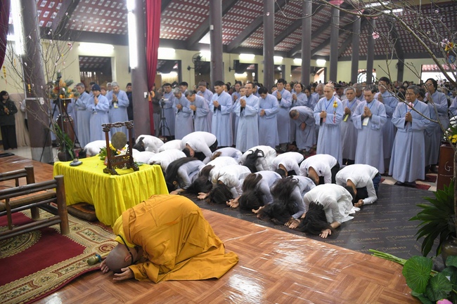 Hoa Phuc Pagoda: Ceremony of Thanking Dharma - The Dog's year-end photo exhibition