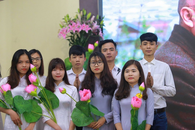 Hoa Phuc Pagoda: Ceremony of Thanking Dharma - The Dog's year-end photo exhibition