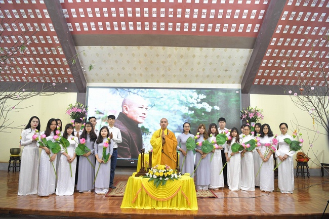 Hoa Phuc Pagoda: Ceremony of Thanking Dharma - The Dog's year-end photo exhibition
