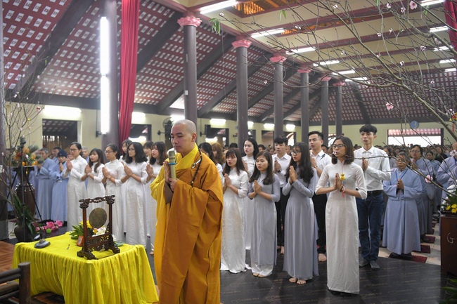 Hoa Phuc Pagoda: Ceremony of Thanking Dharma - The Dog's year-end photo exhibition