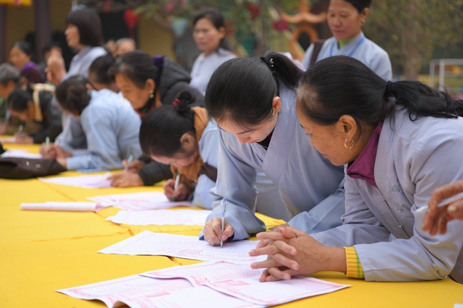 Hoa Phuc Pagoda: Ceremony of Thanking Dharma - The Dog's year-end photo exhibition