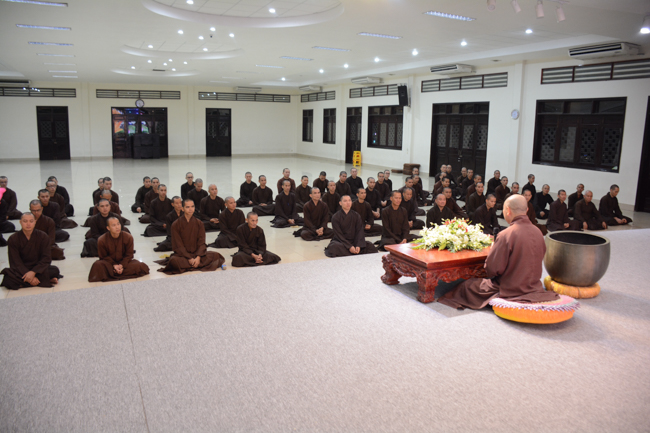 Chư Tăng chùa Hoằng Pháp cùng ôn lại oai nghi