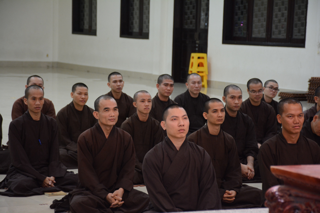 Chư Tăng chùa Hoằng Pháp cùng ôn lại oai nghi