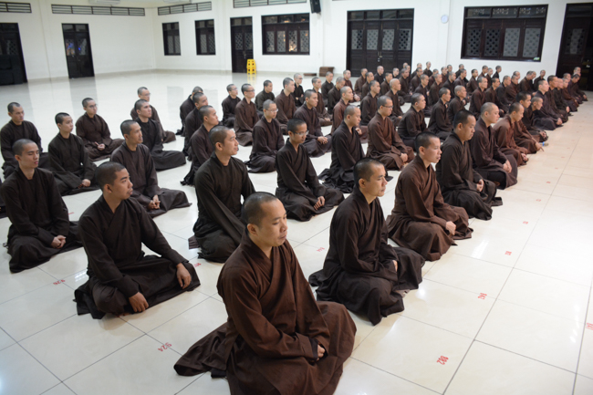 Chư Tăng chùa Hoằng Pháp cùng ôn lại oai nghi