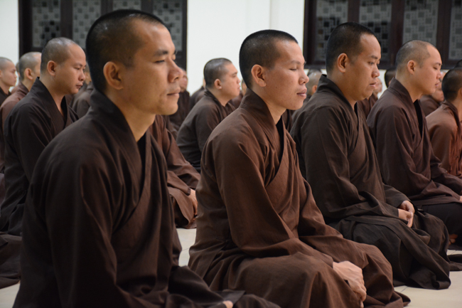 Chư Tăng chùa Hoằng Pháp cùng ôn lại oai nghi