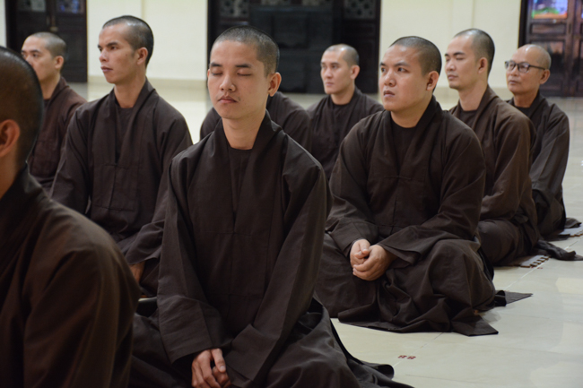 Chư Tăng chùa Hoằng Pháp cùng ôn lại oai nghi