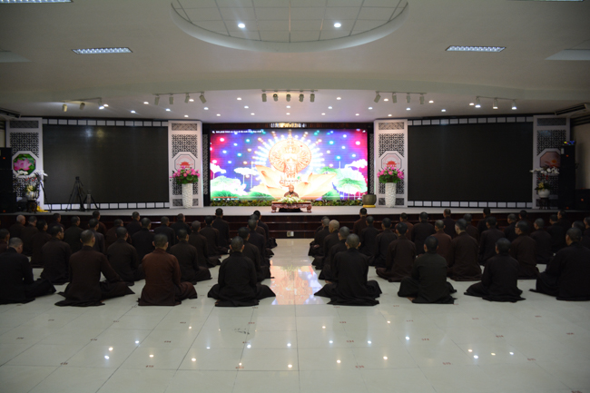 Chư Tăng chùa Hoằng Pháp cùng ôn lại oai nghi