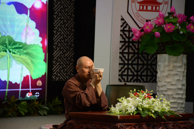 Chư Tăng chùa Hoằng Pháp cùng ôn lại oai nghi