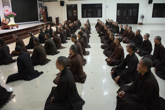 Chư Tăng chùa Hoằng Pháp cùng ôn lại oai nghi