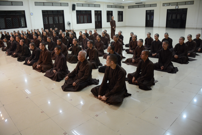 Chư Tăng chùa Hoằng Pháp cùng ôn lại oai nghi