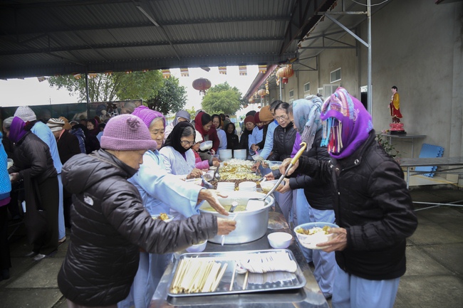 One-day retreat reciting the Buddha's name - Dong Cao Pagoda - Thanh Hoa