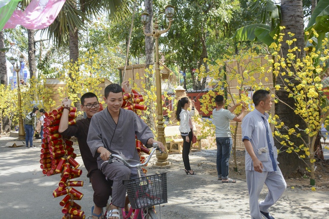 Series photos of activities preparing for the New Year 2019