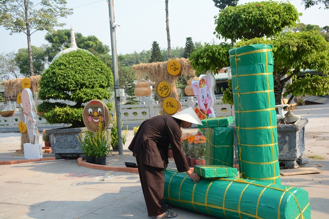 Series photos of activities preparing for the New Year 2019