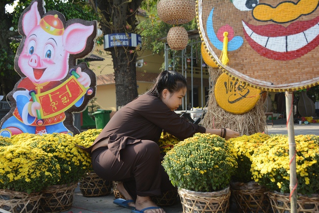 Series photos of activities preparing for the New Year 2019