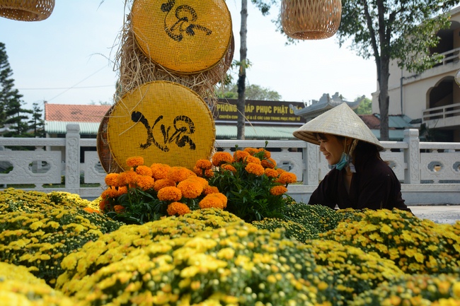 Series photos of activities preparing for the New Year 2019