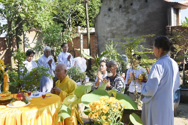 The rite of burial in water and freeing creatures in Binh My, Cu Chi