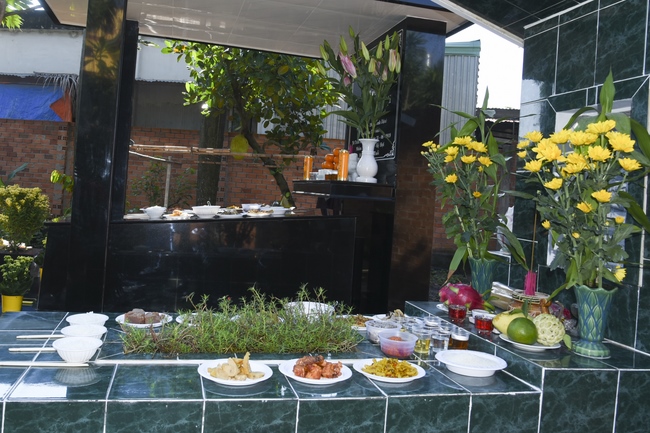 The rite of burial in water and freeing creatures in Binh My, Cu Chi