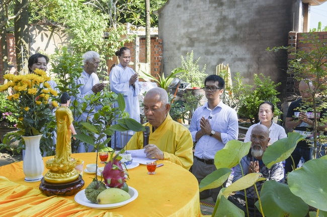 The rite of burial in water and freeing creatures in Binh My, Cu Chi