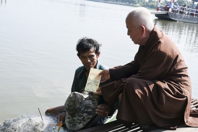 The rite of burial in water and freeing creatures in Binh My, Cu Chi