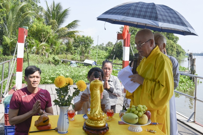 The rite of burial in water and freeing creatures in Binh My, Cu Chi