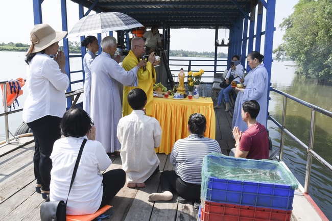 The rite of burial in water and freeing creatures in Binh My, Cu Chi