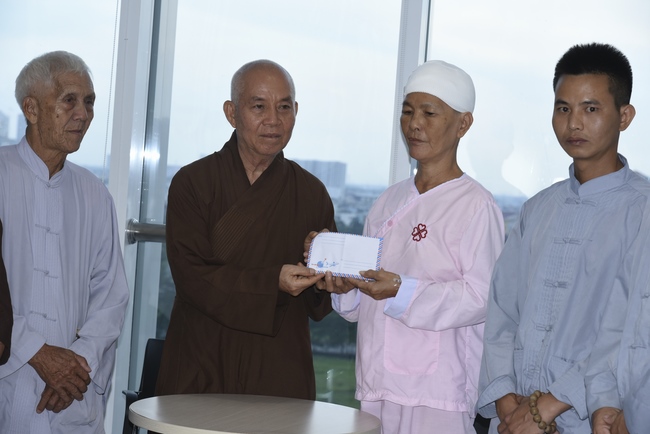 Visiting a patient at Gia An 115 Hospital