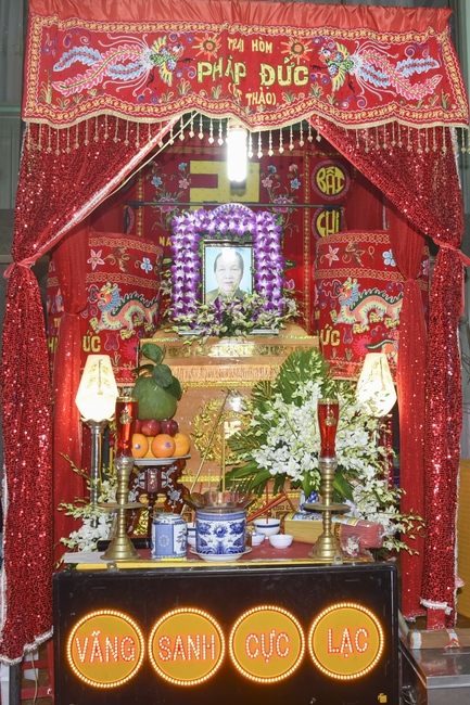 Visiting a patient at Gia An 115 Hospital