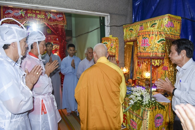 Visiting a patient at Gia An 115 Hospital