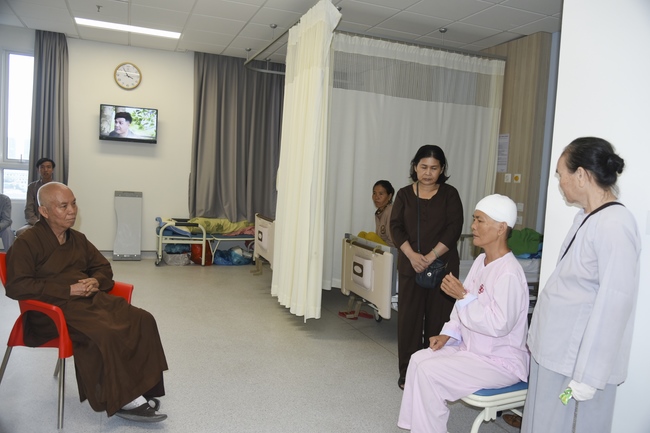 Visiting a patient at Gia An 115 Hospital