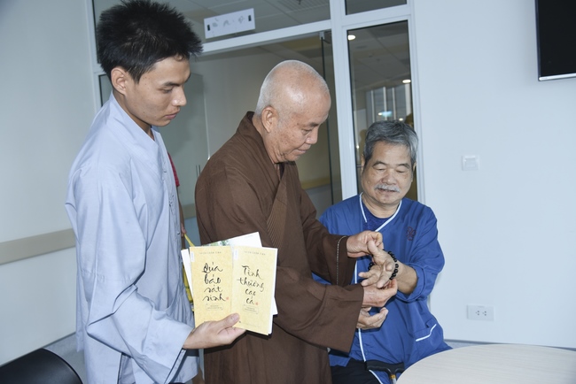 Visiting a patient at Gia An 115 Hospital