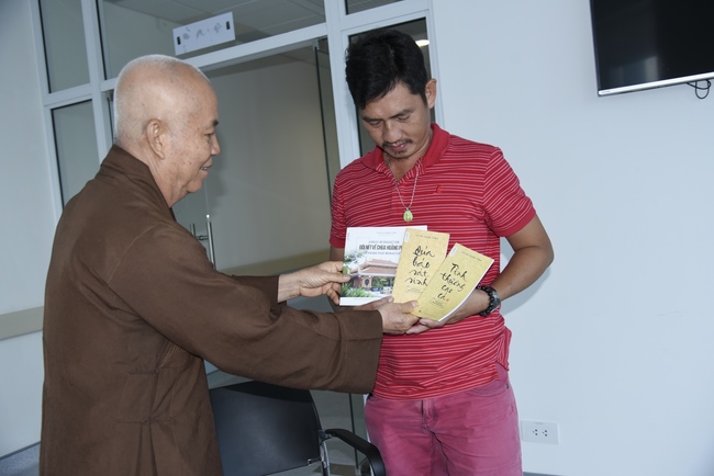 Visiting a patient at Gia An 115 Hospital