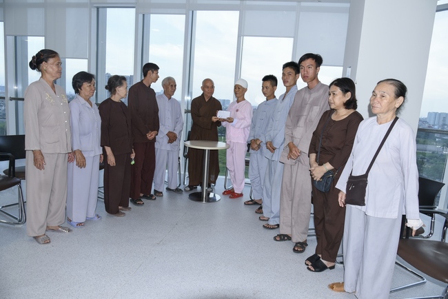 Visiting a patient at Gia An 115 Hospital