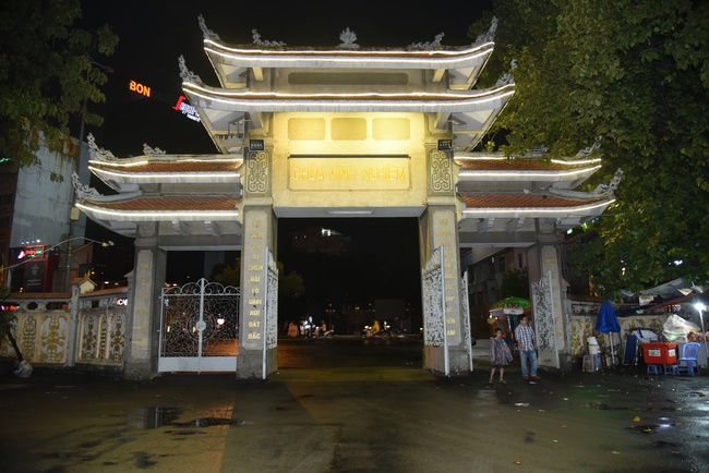 Chanting sutra, praying for the rebirth of soul at Vinh Nghiem Pagoda