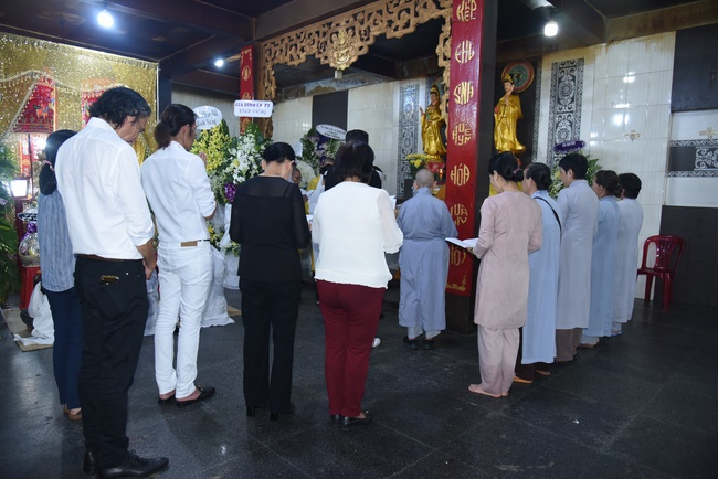 Chanting sutra, praying for the rebirth of soul at Vinh Nghiem Pagoda