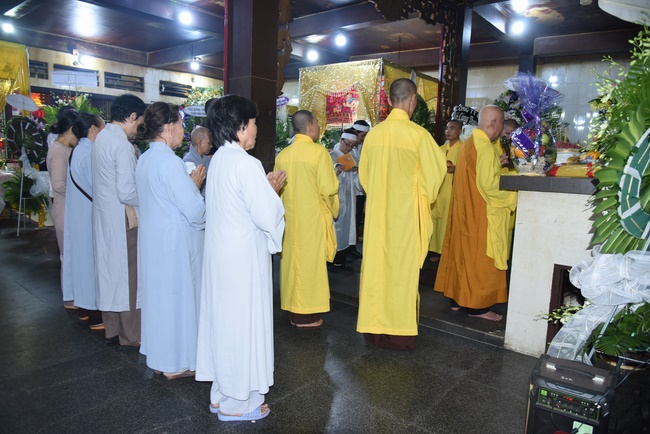 Chanting sutra, praying for the rebirth of soul at Vinh Nghiem Pagoda