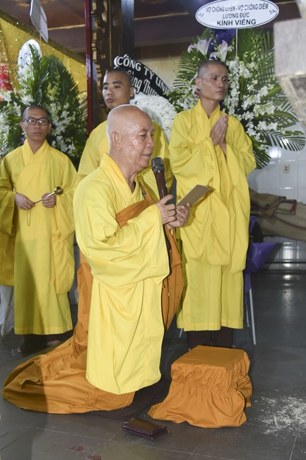 Chanting sutra, praying for the rebirth of soul at Vinh Nghiem Pagoda