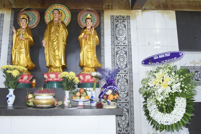 Chanting sutra, praying for the rebirth of soul at Vinh Nghiem Pagoda