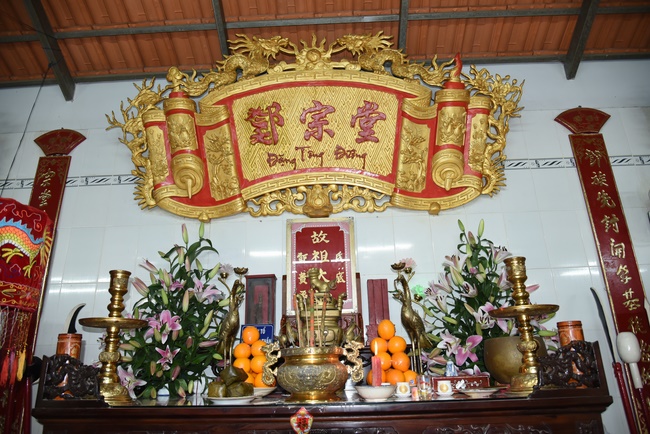 Chanting sutra, praying for the rebirth of soul at Vinh Nghiem Pagoda