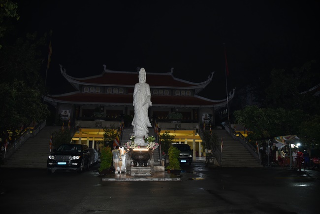 Chanting sutra, praying for the rebirth of soul at Vinh Nghiem Pagoda