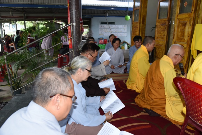 Chanting sutra, praying for the rebirth of soul at Vinh Nghiem Pagoda