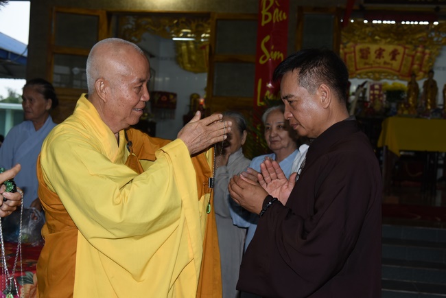 Chanting sutra, praying for the rebirth of soul at Vinh Nghiem Pagoda