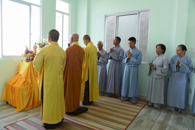 Chanting sutra, praying for the rebirth of soul at Vinh Nghiem Pagoda