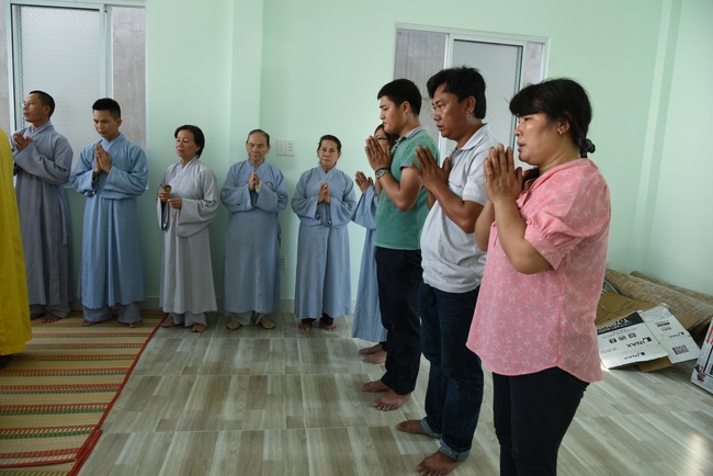 Chanting sutra, praying for the rebirth of soul at Vinh Nghiem Pagoda