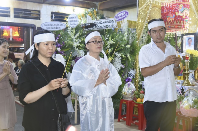 Chanting sutra, praying for the rebirth of soul at Vinh Nghiem Pagoda