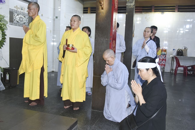 Chanting sutra, praying for the rebirth of soul at Vinh Nghiem Pagoda