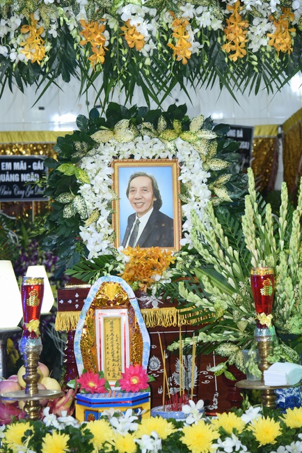 Chanting sutra, praying for the rebirth of soul at Vinh Nghiem Pagoda