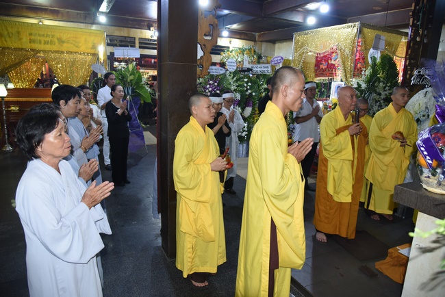 Chanting sutra, praying for the rebirth of soul at Vinh Nghiem Pagoda
