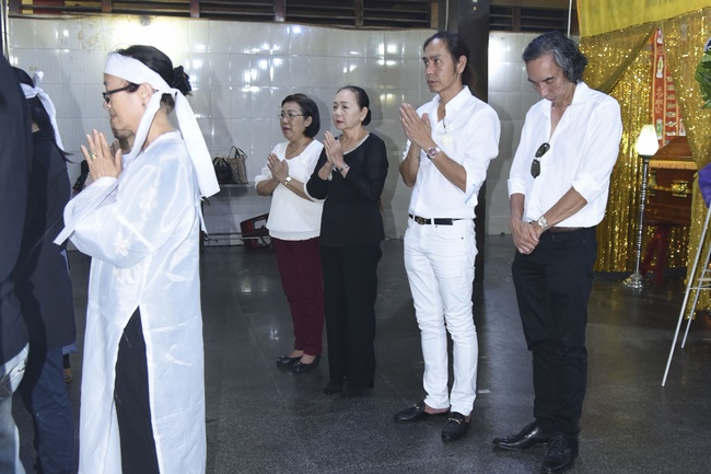 Chanting sutra, praying for the rebirth of soul at Vinh Nghiem Pagoda